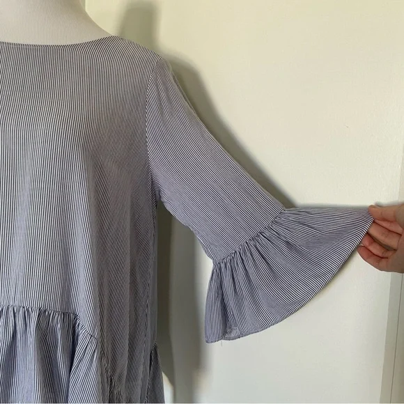 Simply Vera Wang Women’s Asymmetrical Blue Striped Blouse Size M - Picture 10 of 13